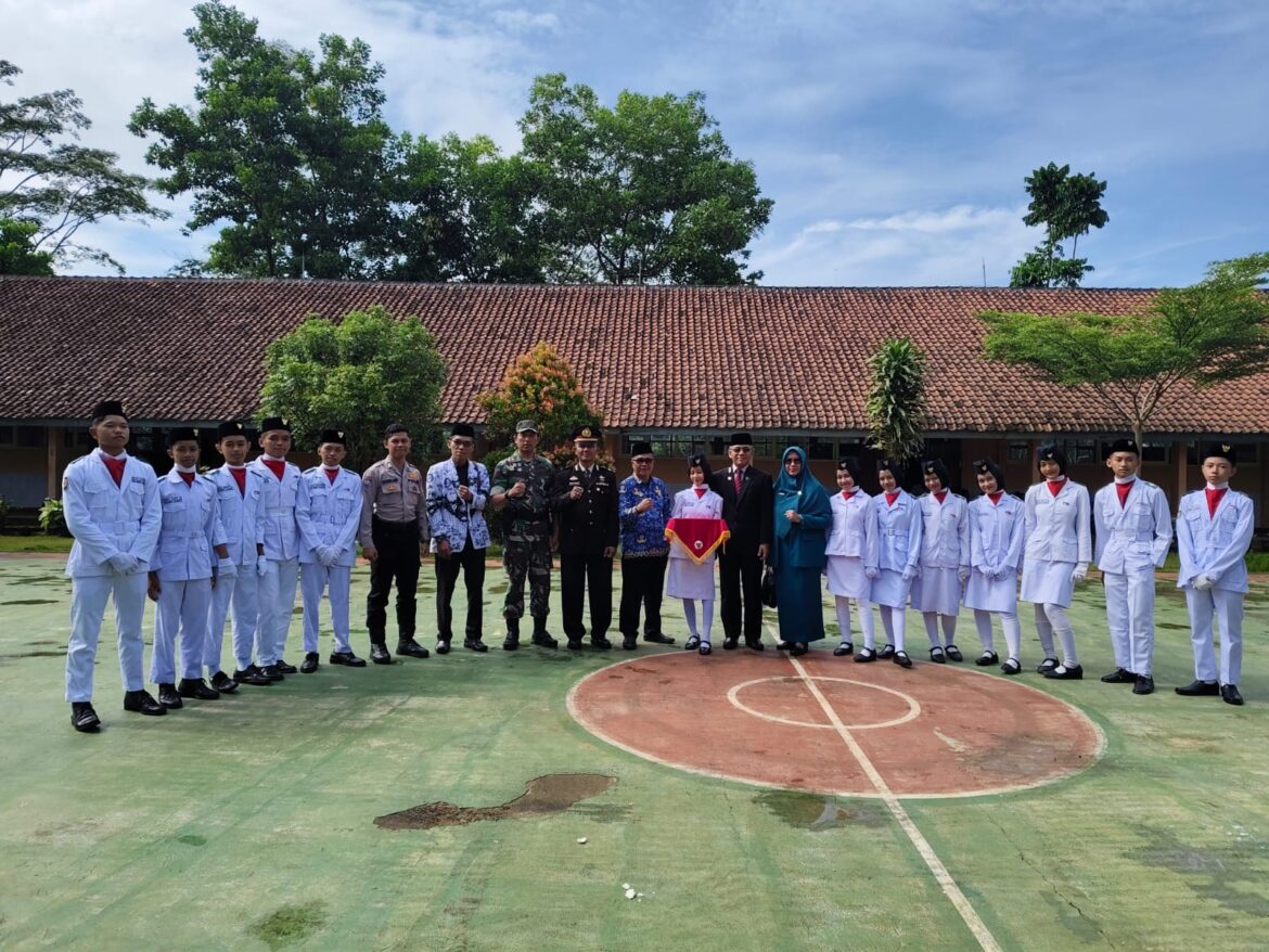Polsek Rajadesa Polres Ciamis Hadiri Upacara Hari Pahlawan 2025, Tekankan Pentingnya Meneladani Semangat Juang Para Pahlawan