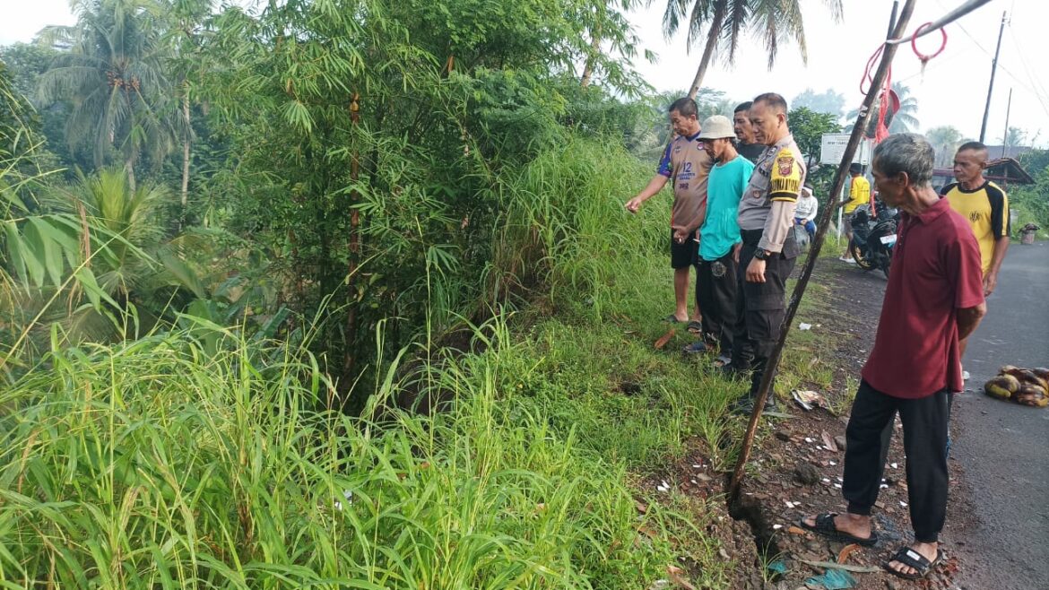 Polsek Ciamis Tanggap Cepat Tangani Tanah Longsor di Imbanagara, Pastikan Situasi Aman dan Kondusif