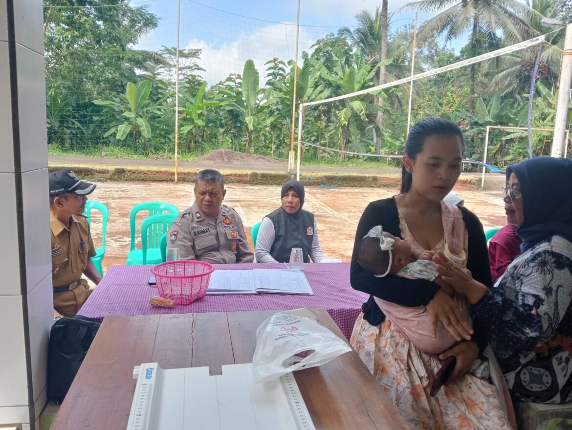 Perkuat Sinergitas, Polsek Sukadana Polres Ciamis Koorkom ke Kader dan Ibu Hamil di Posyandu Mawar
