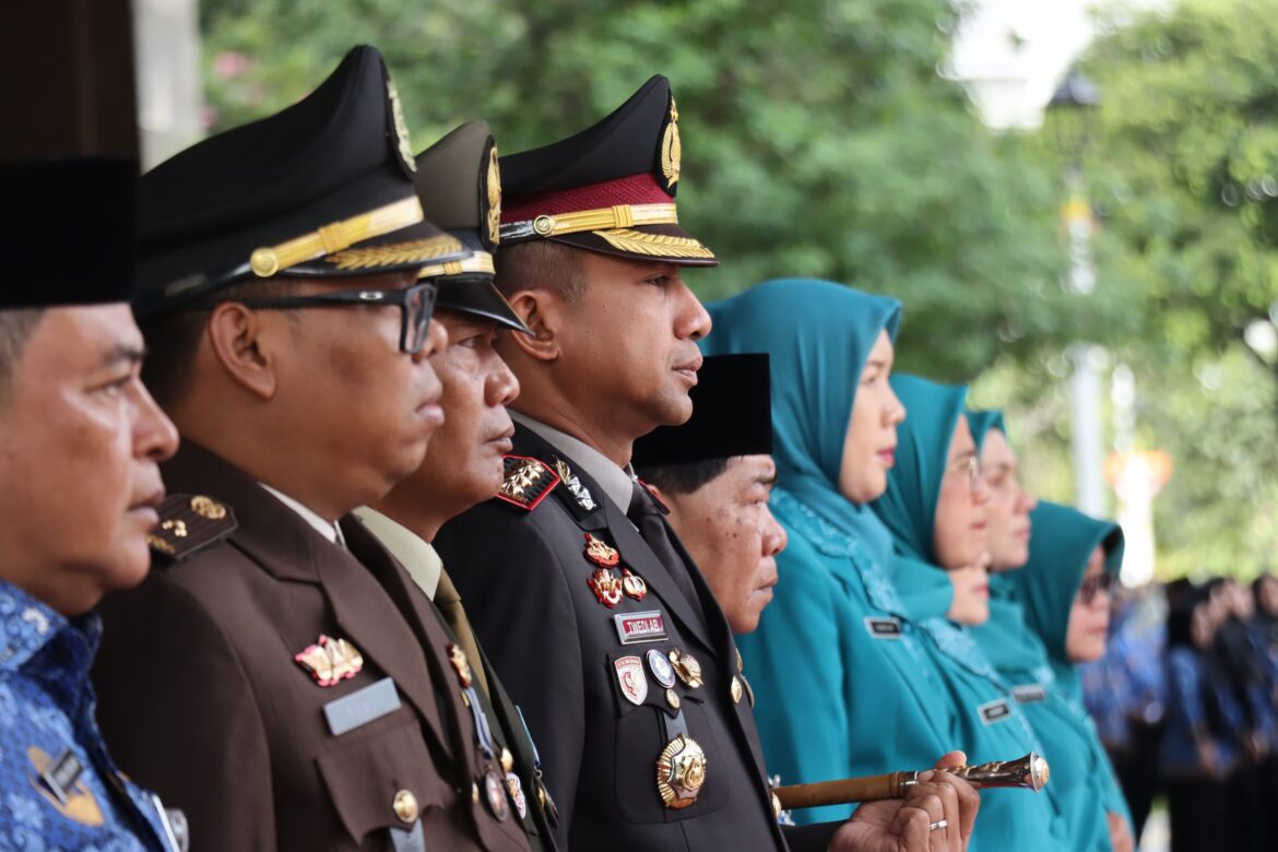 Polres Metro Jakarta Barat Gelar Upacara Peringatan Hari Pahlawan 2025