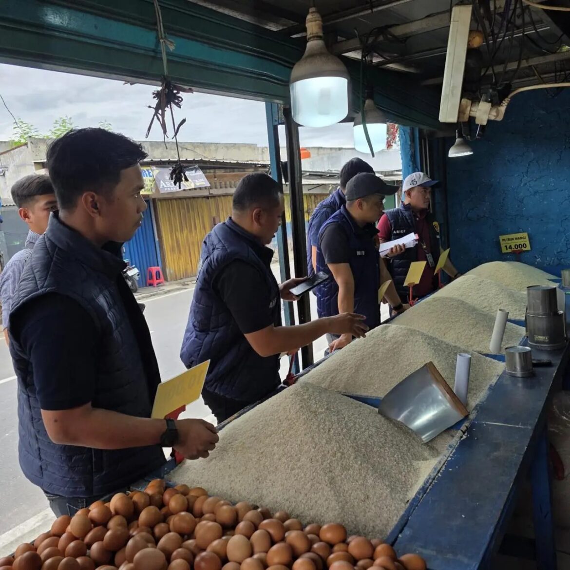 Polda Metro Jaya Kawal Harga Beras untuk Rakyat, Hanya Satu Pedagang Masih Jual di Atas HET