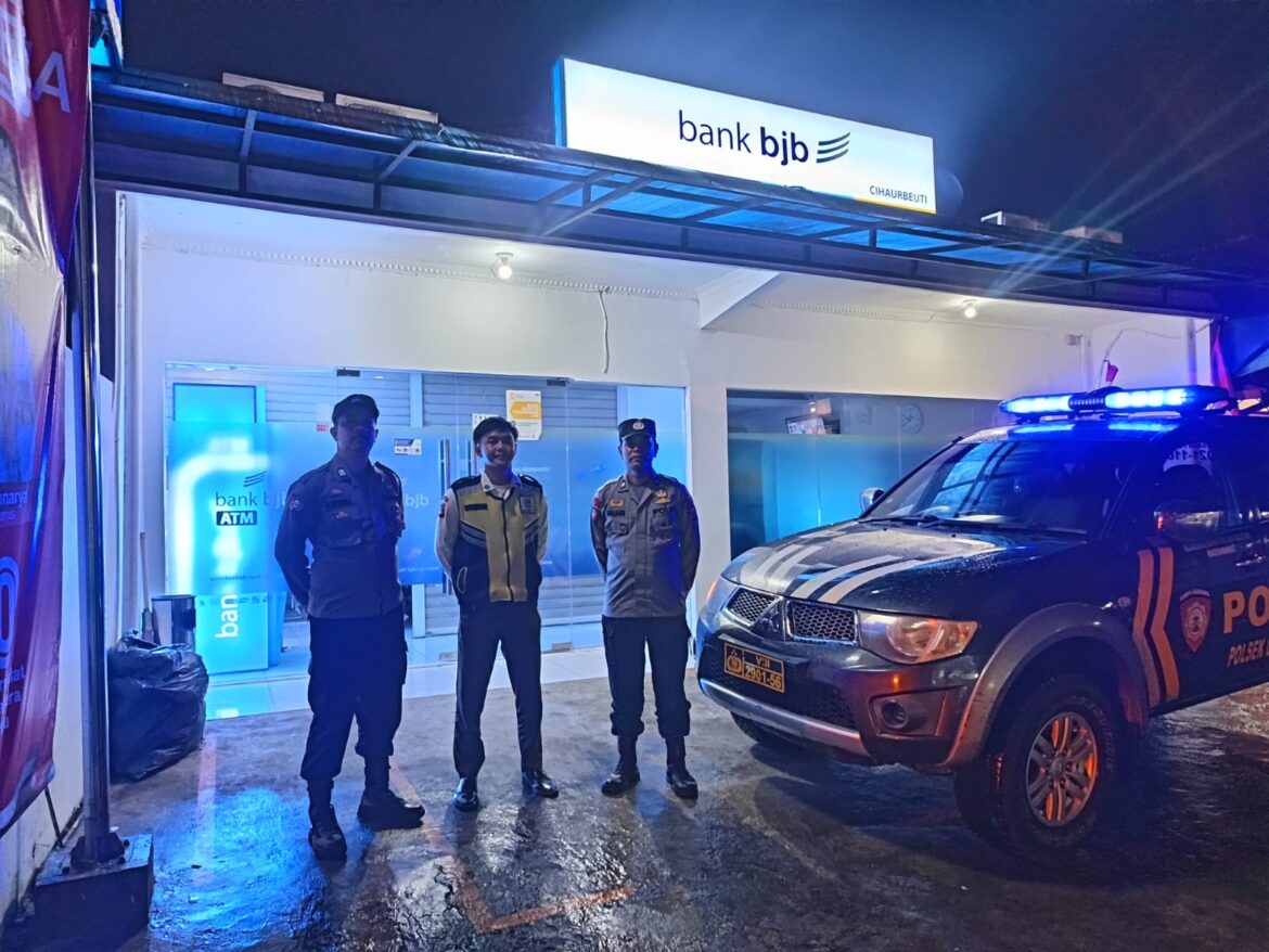 Polsek Cihaurbeuti Gencarkan Patroli Blue Light untuk Ciptakan Rasa Aman di Tengah Masyarakat