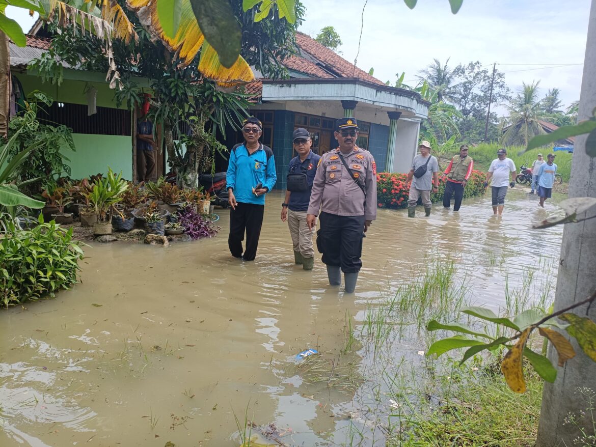 Polsek Lakbok Gerak Cepat Monitoring Banjir di Sidarahayu, Kapolres Ciamis Apresiasi Respons Cepat Anggota