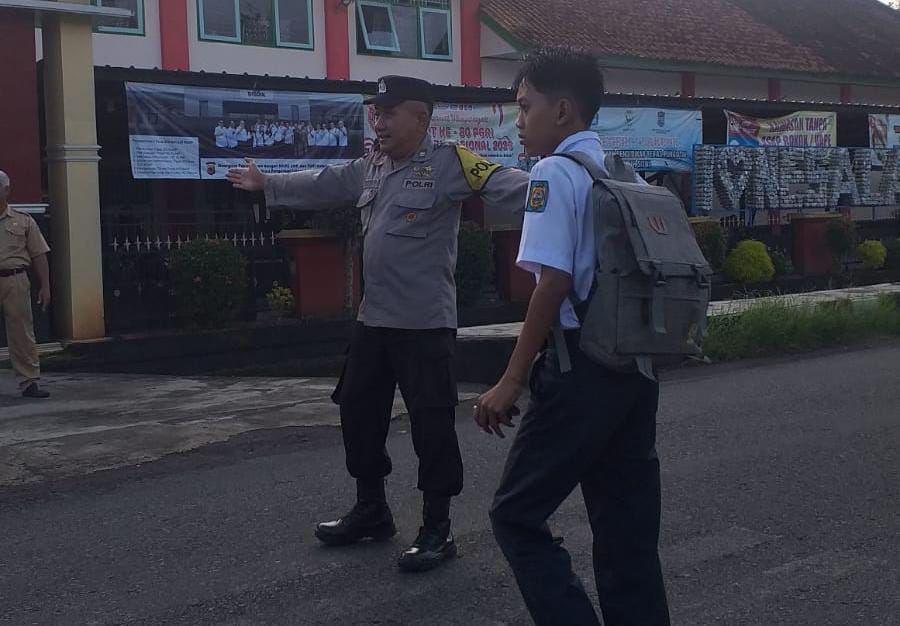 Pengaturan Lalu Lintas Pagi, Cara Polsek Lakbok Polres Ciamis Beri Pelayanan Prima ke Masyarakat