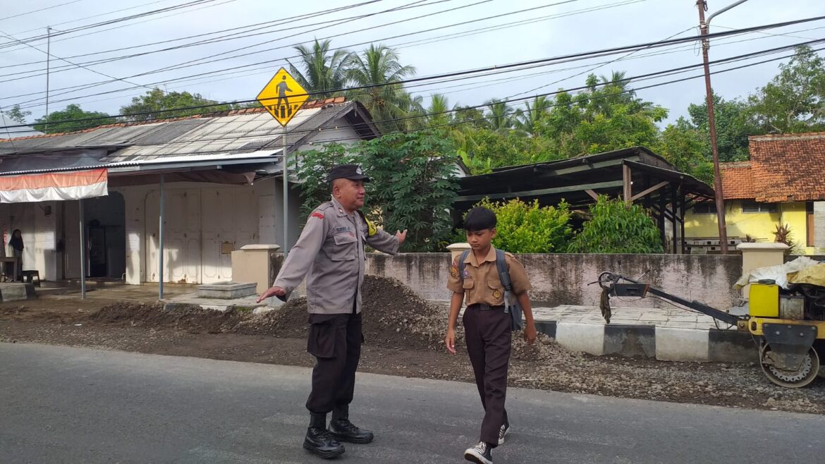 Pengaturan Lalu Lintas Pagi, Cara Polsek Lakbok Polres Ciamis Beri Pelayanan Prima ke Masyarakat
