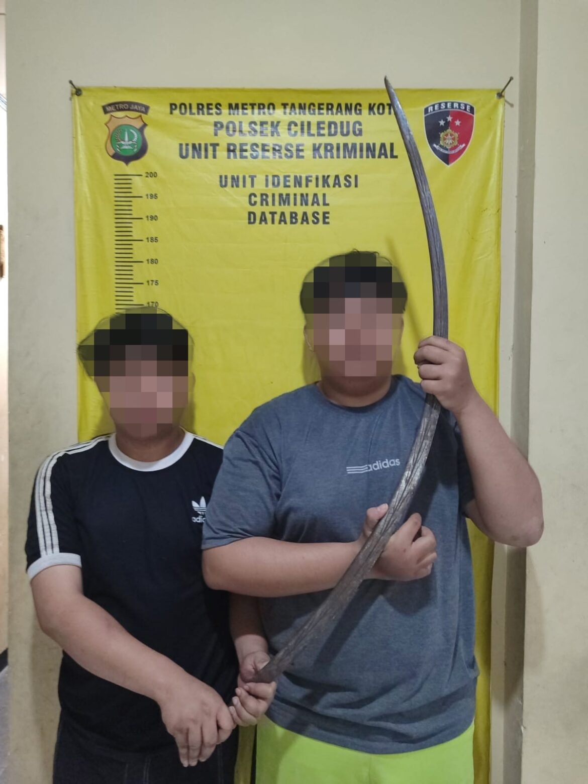 Cegah Tawuran, Polisi Tangkap Pemuda Bawa Celurit dan Corbek di Karang Tengah
