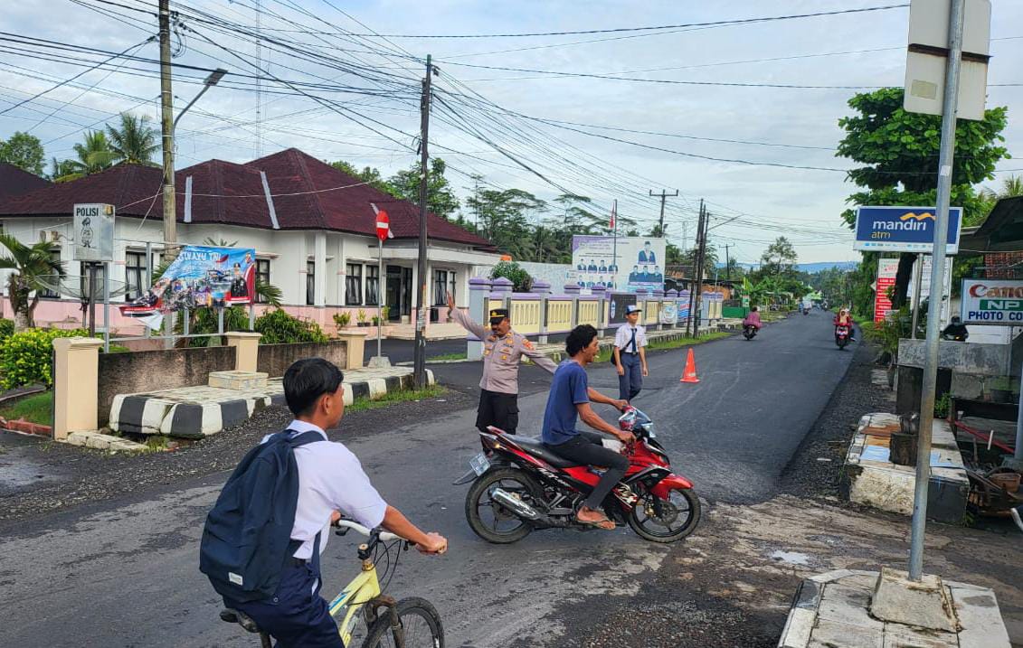 Pengaturan Lalu Lintas Pagi, Cara Polsek Lakbok Polres Ciamis Beri Pelayanan Prima ke Masyarakat