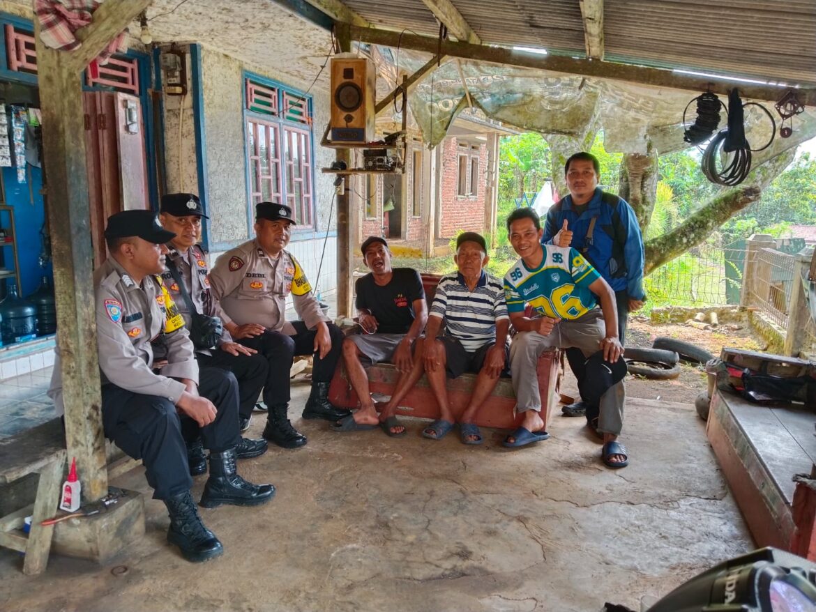 Berikan Rasa Nyaman, Tiga Anggota Polsek Kawali Polres Ciamis Patroli Dialogis ke Masyarakat