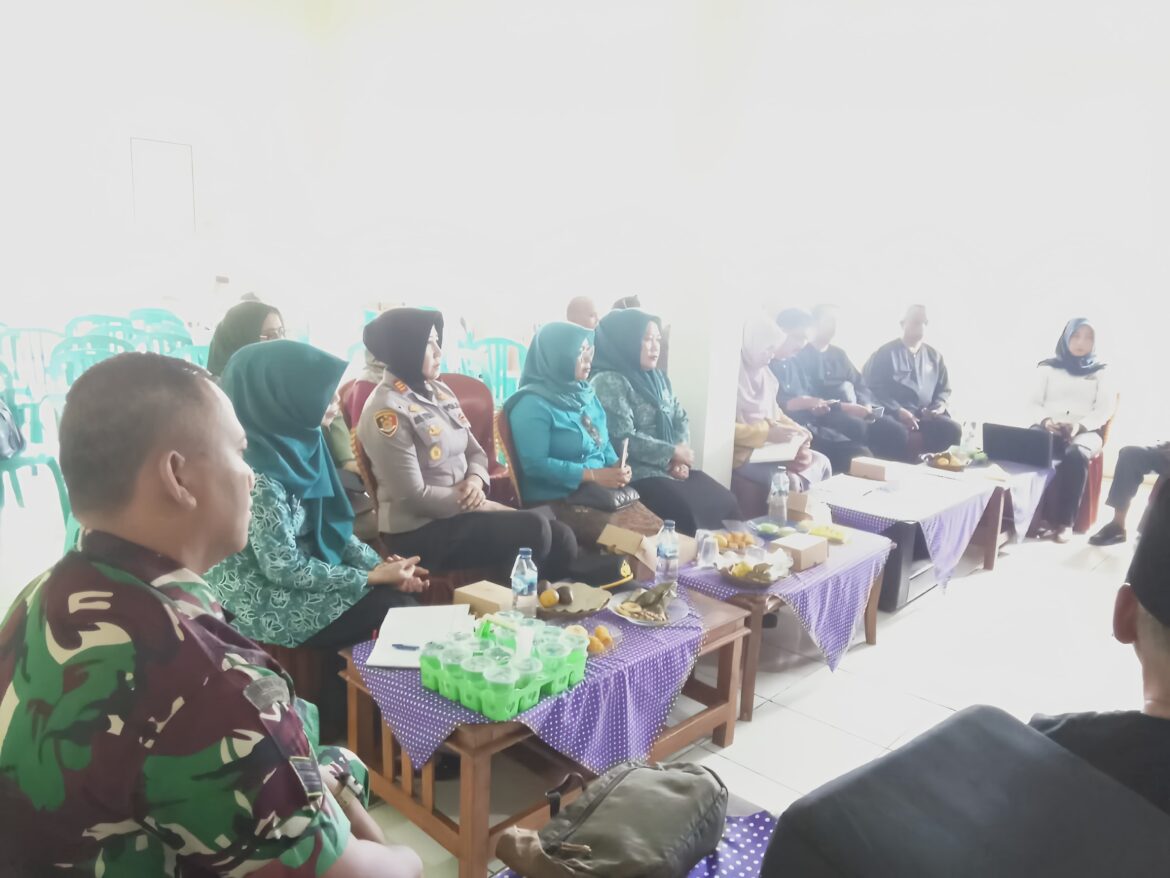 Polsek Kawali Hadiri Lomba Kampung Keluarga Berkualitas