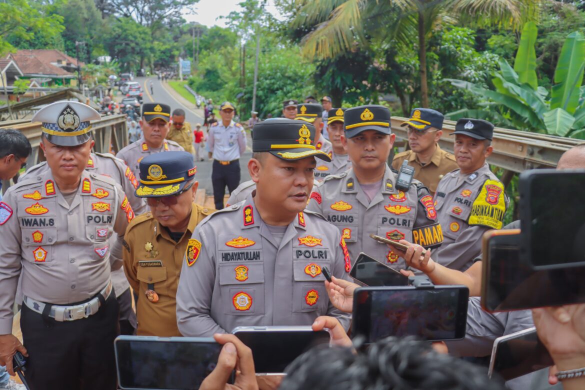 Kapolres Ciamis Tinjau Uji Coba Jembatan Bailey Cikaleho, Pastikan Kelancaran Arus