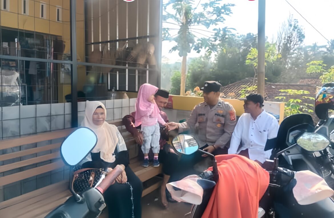 Berikan Rasa Nyaman, Polsek Sukadana Polres Ciamis Patroli ke Pemukiman Warga di Siang Hari