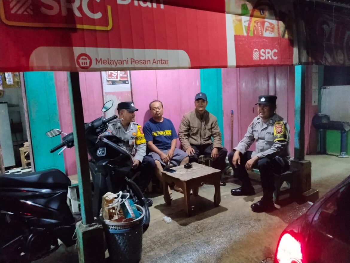Berikan Rasa Aman, Personel Polsek Kawali Polres Ciamis Patroli Dialogis di Malam Hari