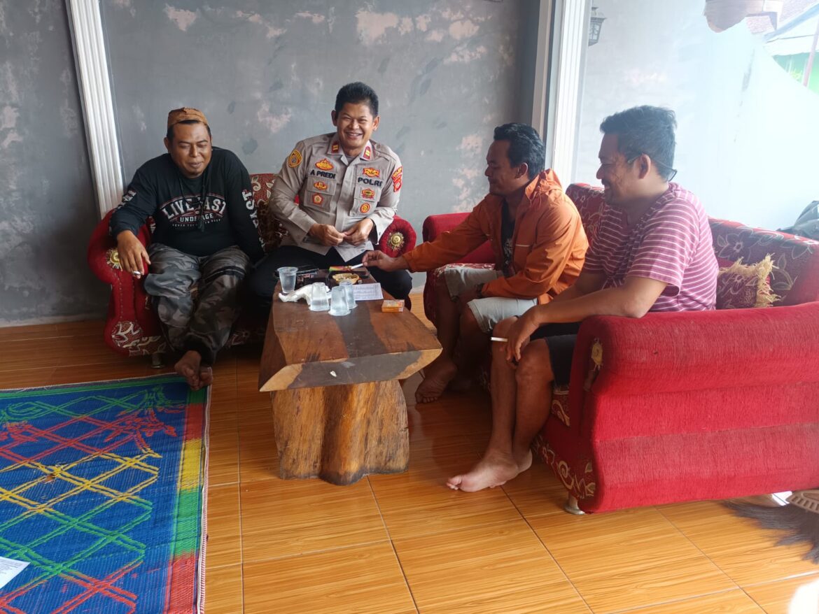 Kapolsek Cihaurbeuti Jalin Silaturahmi dengan Tokoh Pemuda, Perkuat Sinergi Keamanan dan Cegah Maraknya Curanmor