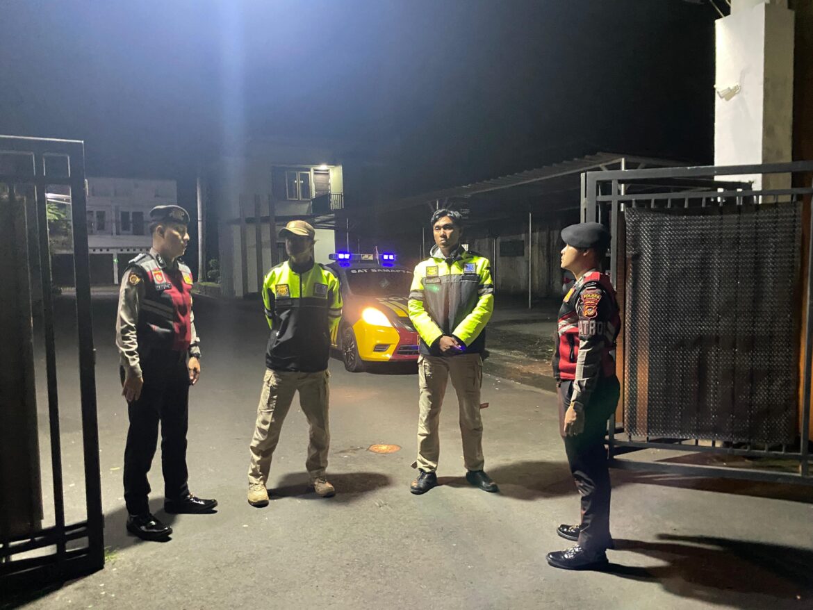 Cipkon Jam Rawan, Sat Samapta Polres Ciamis Patroli ke Perum Garden City Beri Imbauan Kamtibmas
