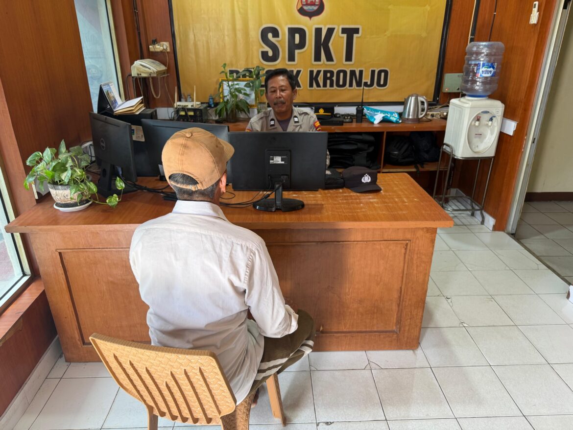 Polsek Kronjo Berikan Pelayanan Pengaduan Masyarakat