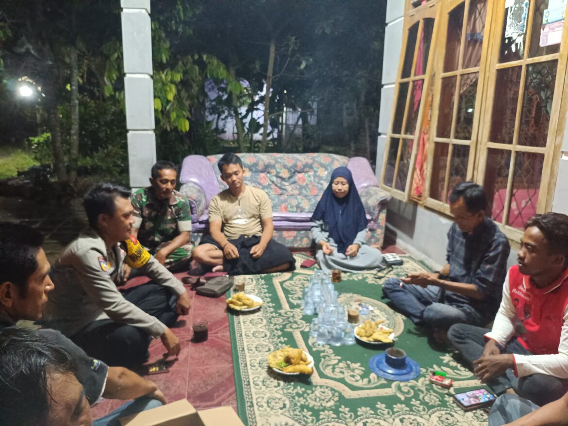 Perkuat Sinergitas, Polsek Lakbok Polres Ciamis Koorkom ke Warga Kalapagada Desa Kalapasawit