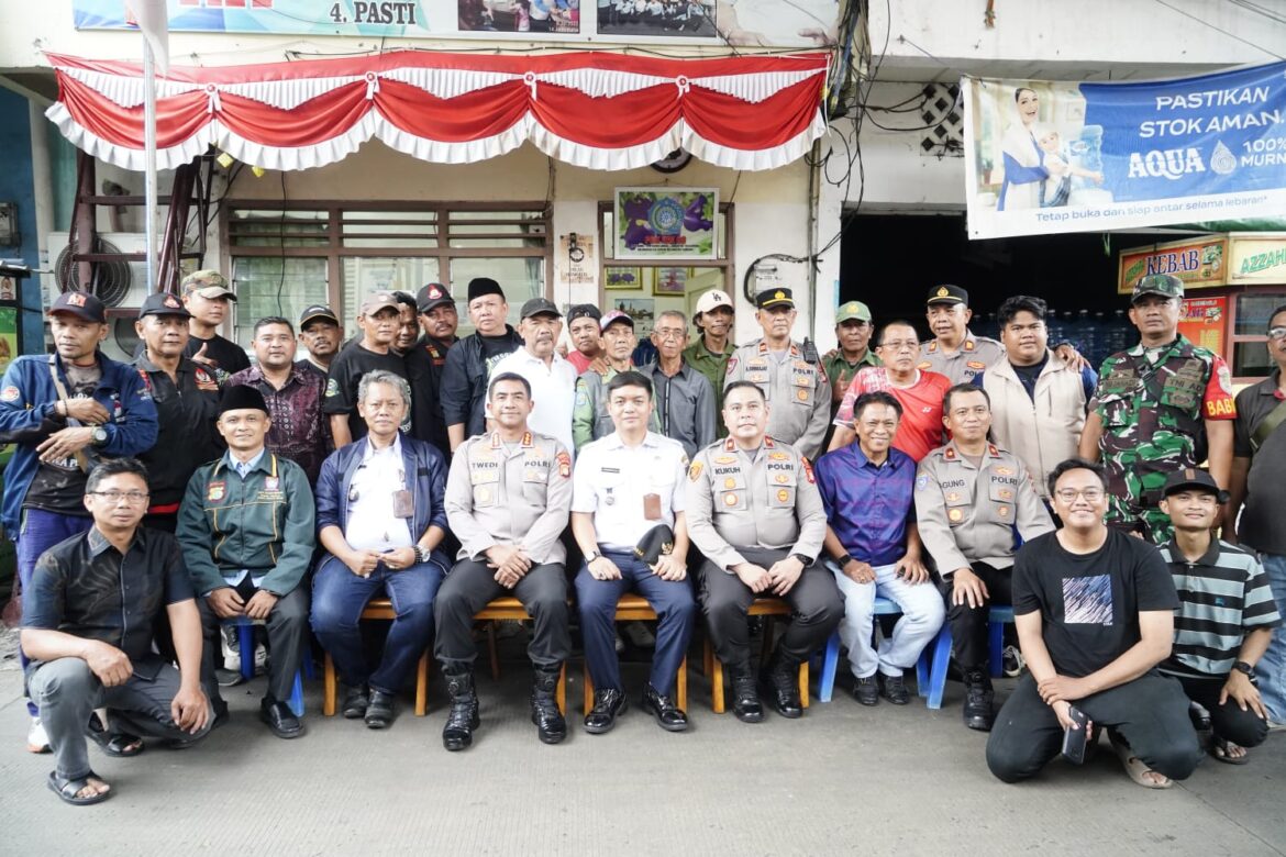 Ngopi Kamtibmas di Tambora, Kapolres Jakbar Ajak Warga Bersatu Cegah Tawuran