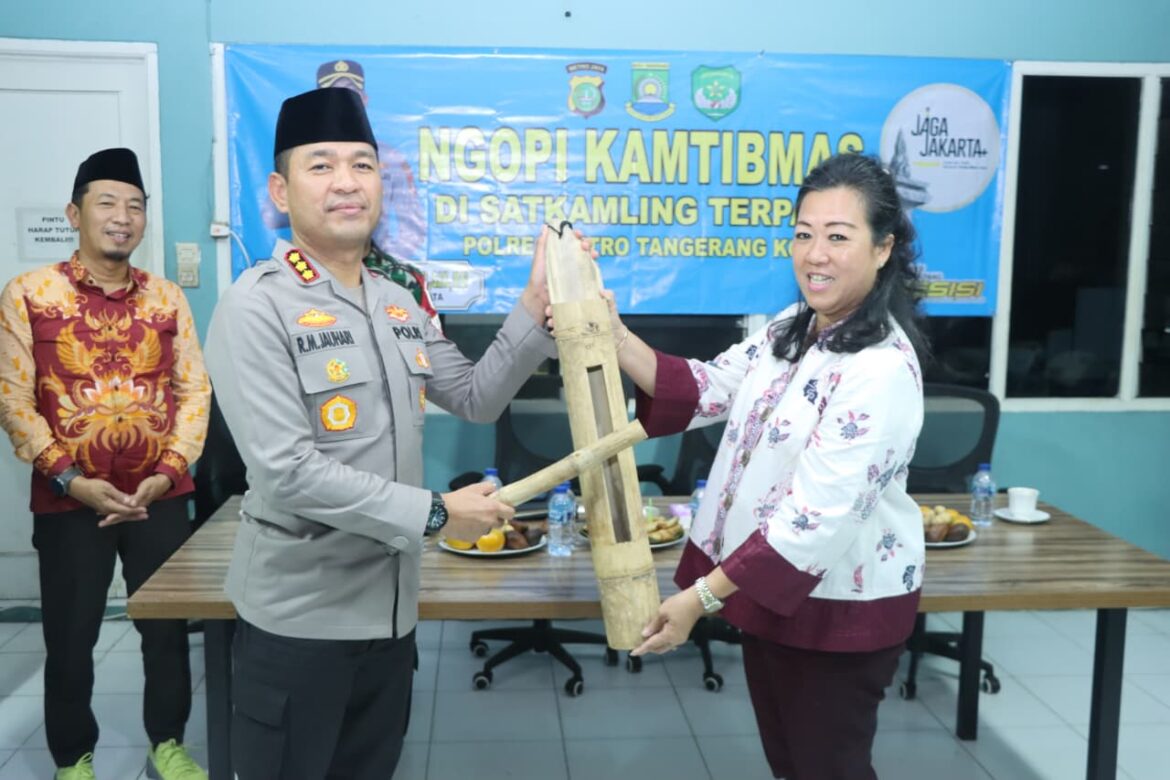 Ngopi Kamtibmas di Cipondoh, Kapolres Metro Tangerang Kota Ajak Warga Bersama Cegah Tawuran dan Narkoba