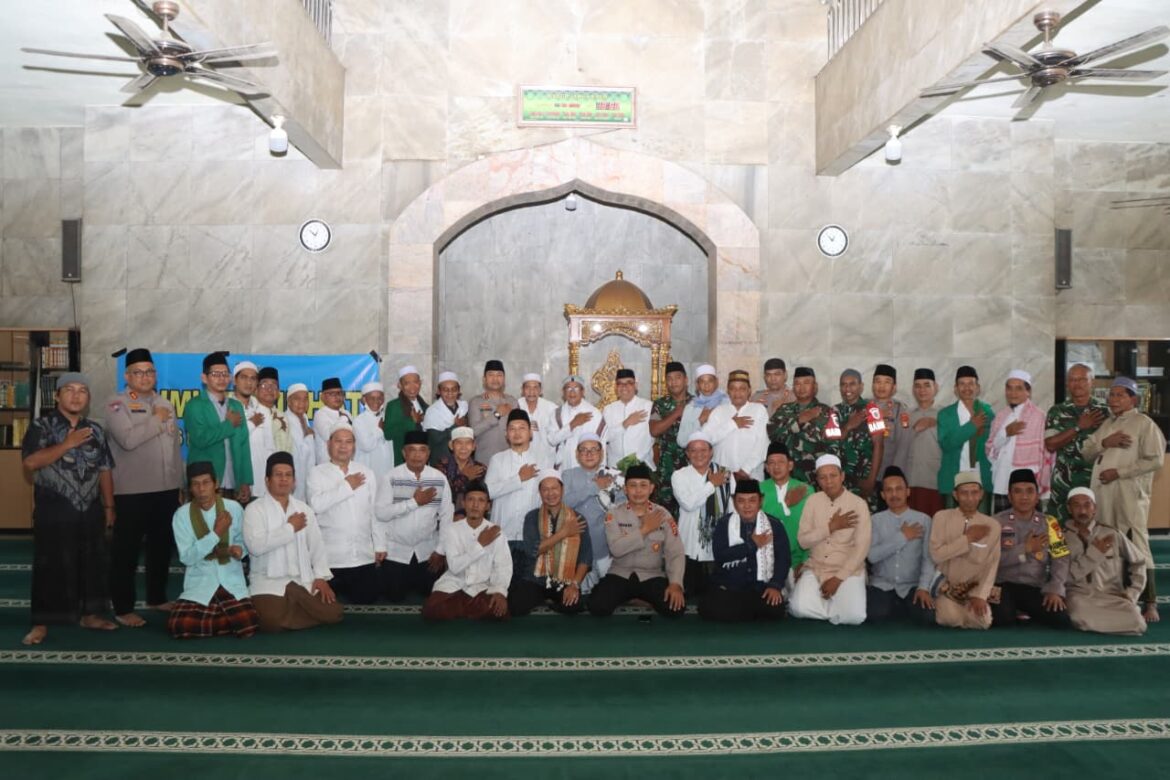 Kapolres Metro Tangerang Kota Laksanakan Jum’at Curhat melalui Sholat Jum’at Keliling di Batuceper