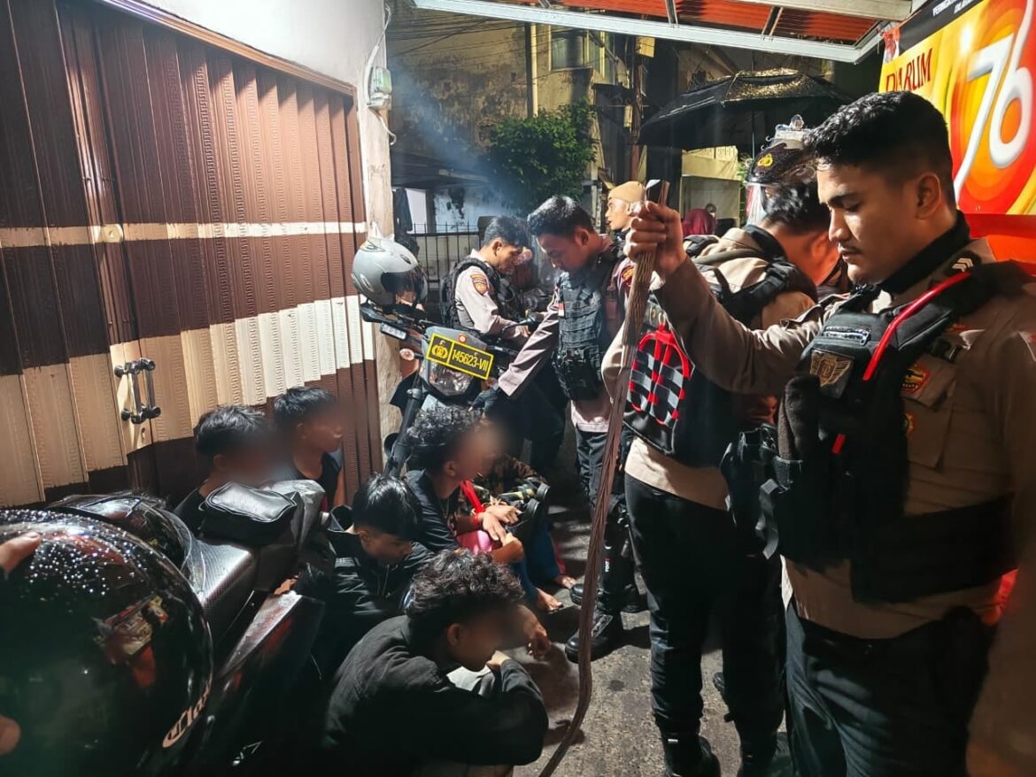 Respon Cepat Aduan 110, Polisi Amankan 7 Remaja Diduga Hendak Tawuran di Palmerah