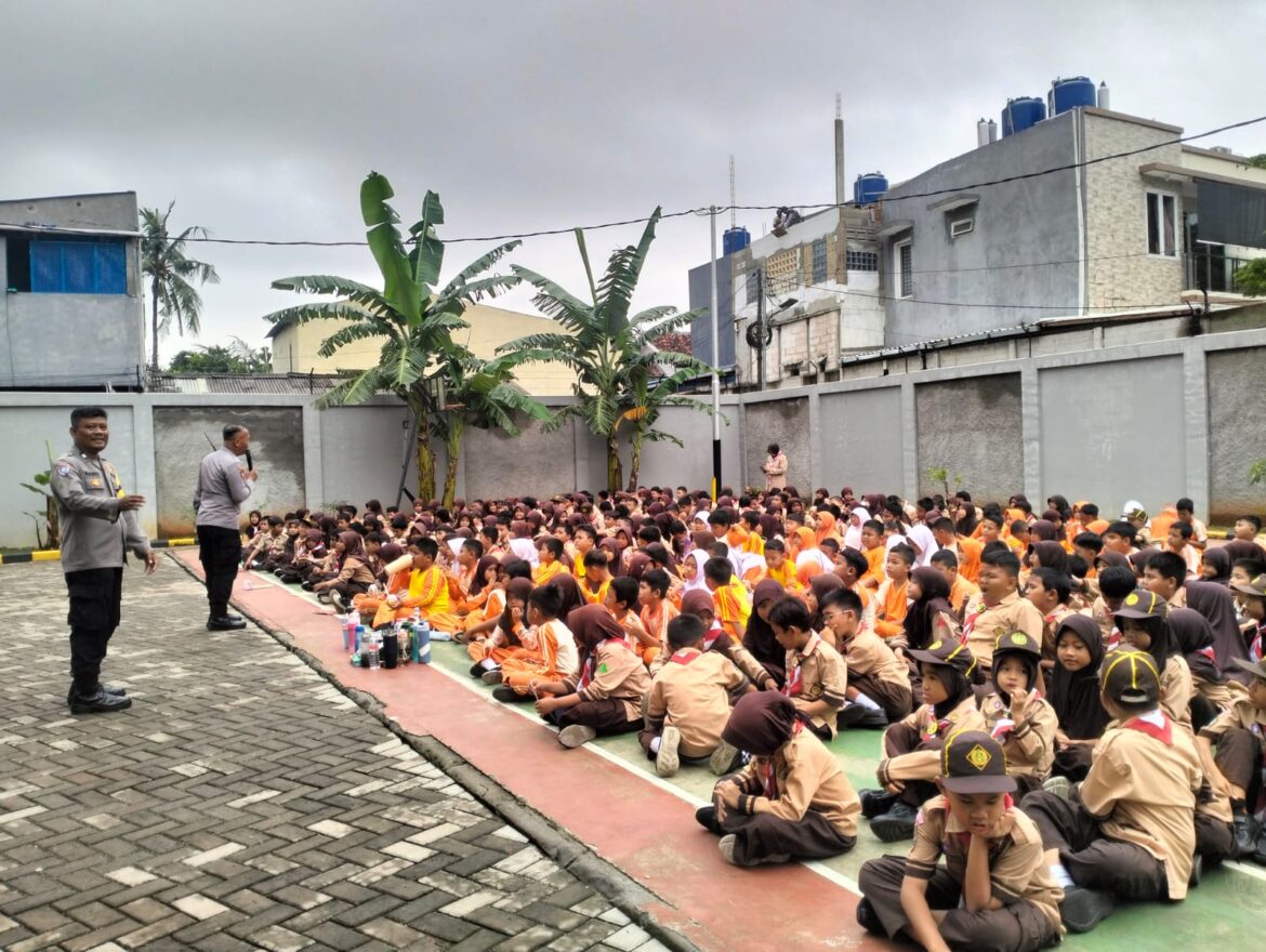 Police Go To School, Kapospol Citra 2 dan Bhabinkamtibmas Edukasi Anti Bullying di SDN Pegadungan 12 Pagi
