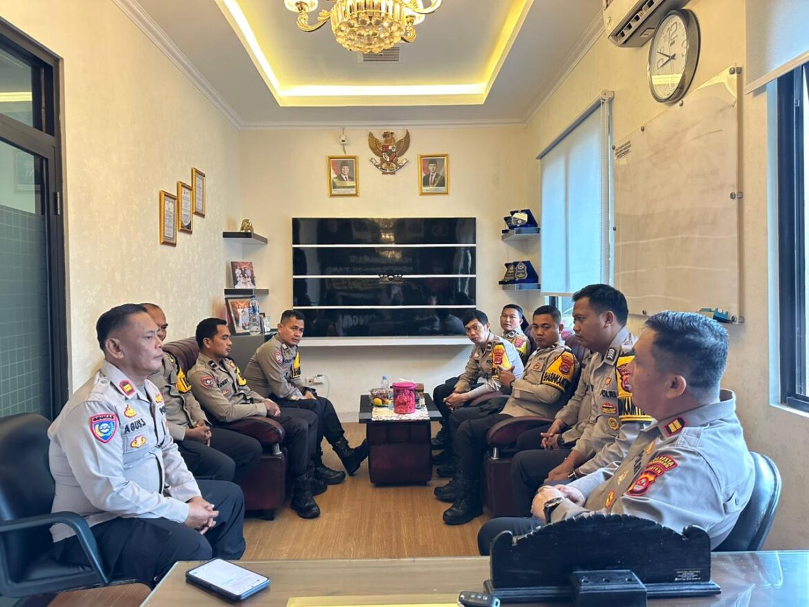 Kapolsek Panongan Pimpin ANEV Mingguan Bhabinkamtibmas, Tekankan Evaluasi Kinerja dan Tindak Lanjut Program