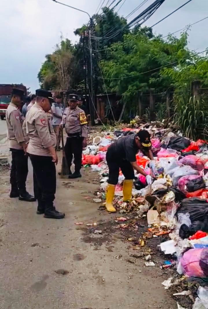 Kapolsek Pasar Kemis Pimpin Giat Korvei, Wujud Kepedulian Terhadap Kebersihan Lingkungan