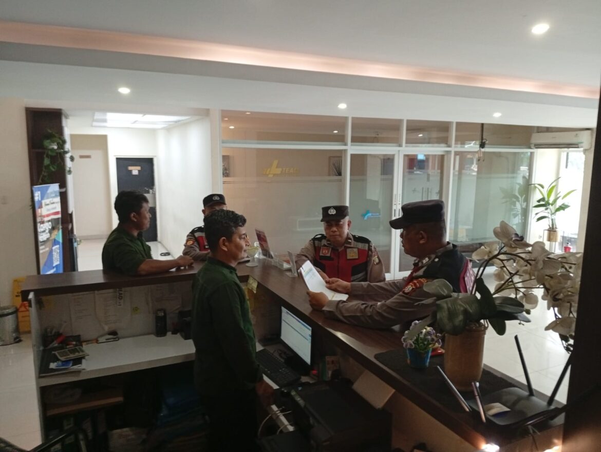 Personel Polsubsektor Cargo Polresta Bandara Soekarno – Hatta (Soetta) Menggelar Patroli Dialog. Sekaligus Sambang Kamtibmas Di Area Human