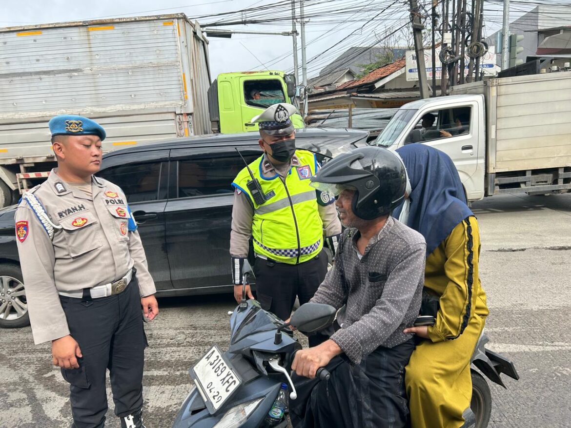 Wujudkan Jalan Raya Aman dan Beretika, Satlantas Polresta Tangerang Masifkan Edukasi Simpatik di hari ke-7 Operasi Keselamatan Maung 2026