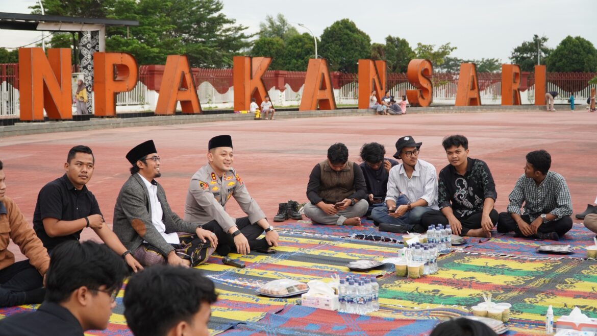 Kapolres Bogor Gelar Bagi Takjil dan Buka Bersama Mahasiswa di Pakansari