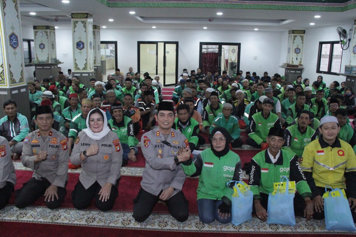 Ramadhan Penuh Kebersamaan, Polres Metro Jakbar Rangkul Komunitas Ojol Se-Jakarta Barat