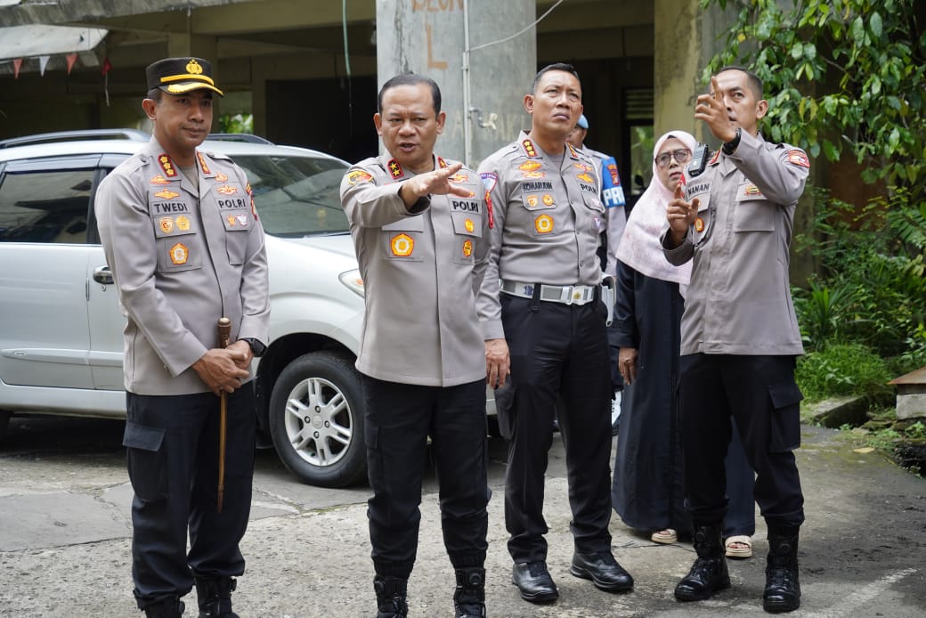 Wujud Kepedulian, Kapolda Metro Jaya Kunjungi Korban Kebakaran Aspol Kalideres