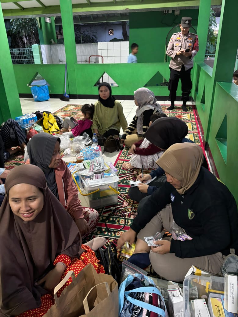 Peduli Sesama, Polres Jakbar Gelar Baktikes untuk Warga Terdampak Kebakaran di Aspol Kalideres