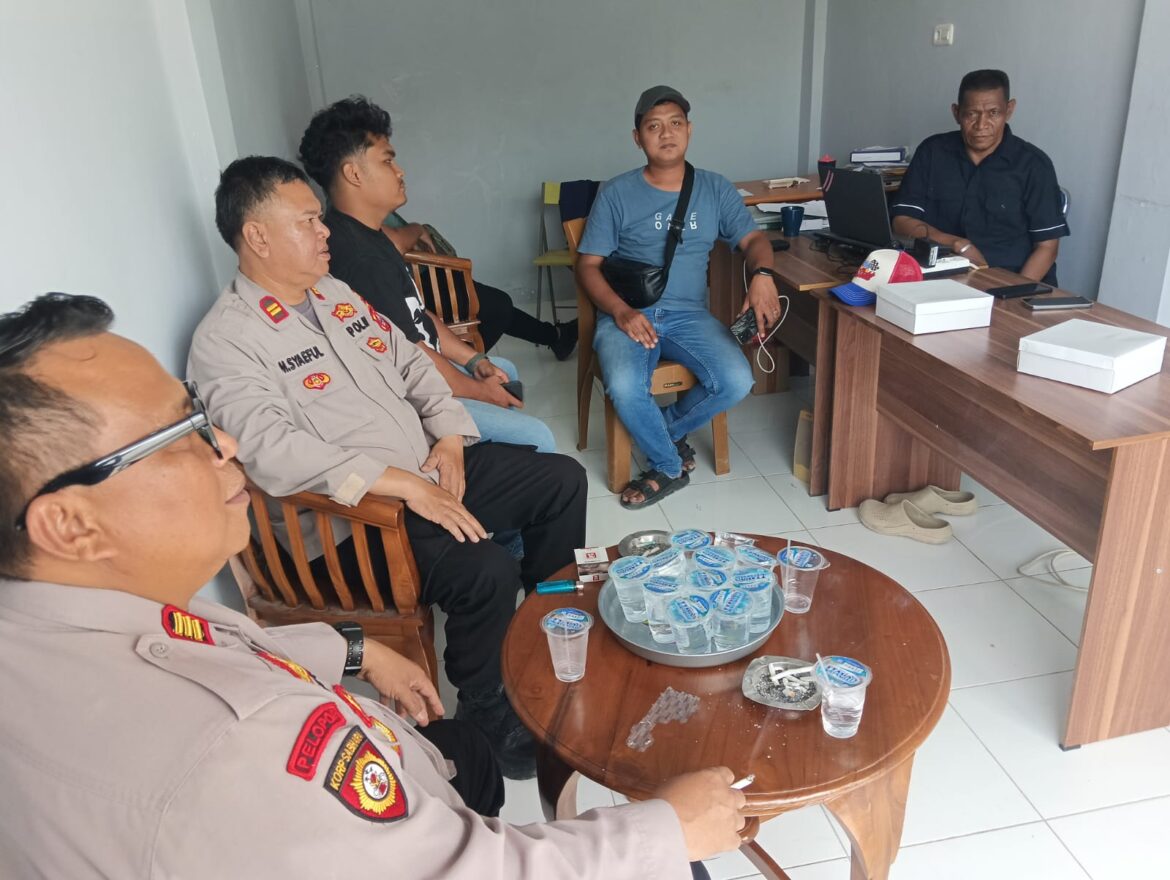 Kapolsek Pasar Kemis Sambangi Warga di Pasar Perumda NKR Kutabumi, Pererat Silaturahmi dengan Masyarakat