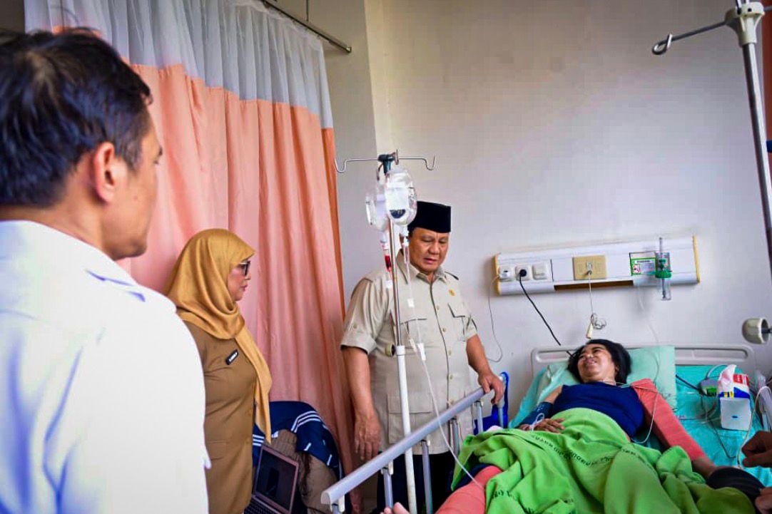 Pagi-Pagi Presiden Prabowo Jenguk Korban Tabrakan KA di RSUD Bekasi, Jawa Barat