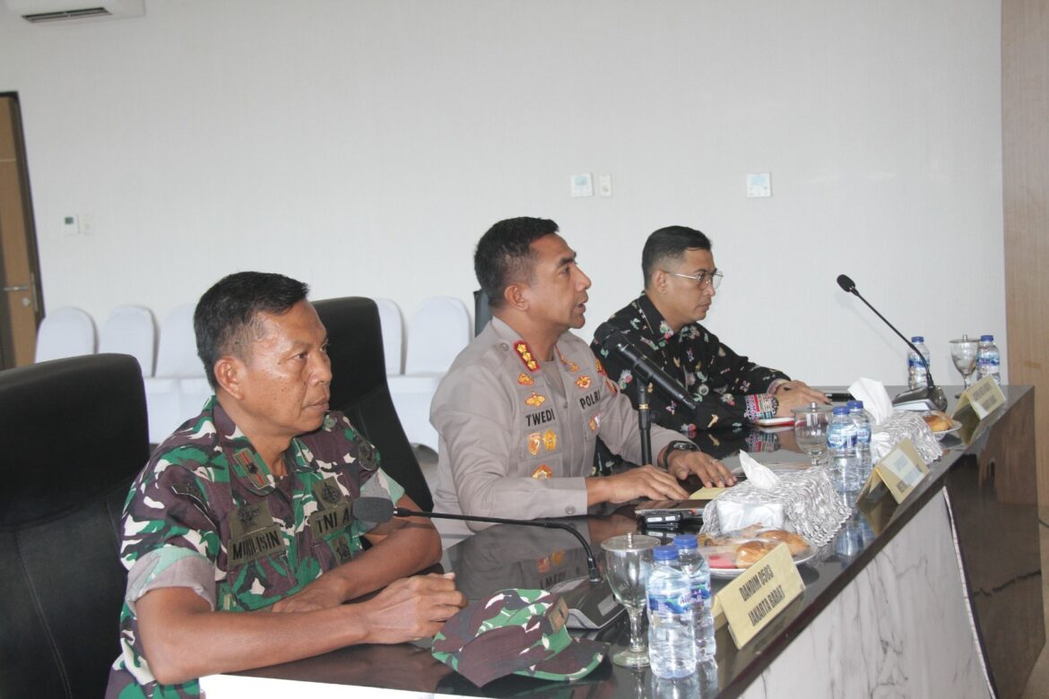Kapolres Metro Jakarta Barat Pimpin Rakor Pengamanan May Day, Libatkan 1.035 Personel Gabungan