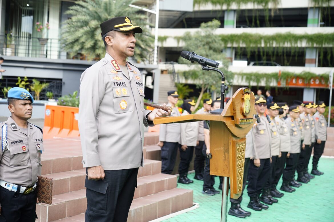 Kapolres Jakbar Pimpin Apel Pelayanan Pengamanan May Day 2026, Siap Jaga Kondusivitas Wilayah