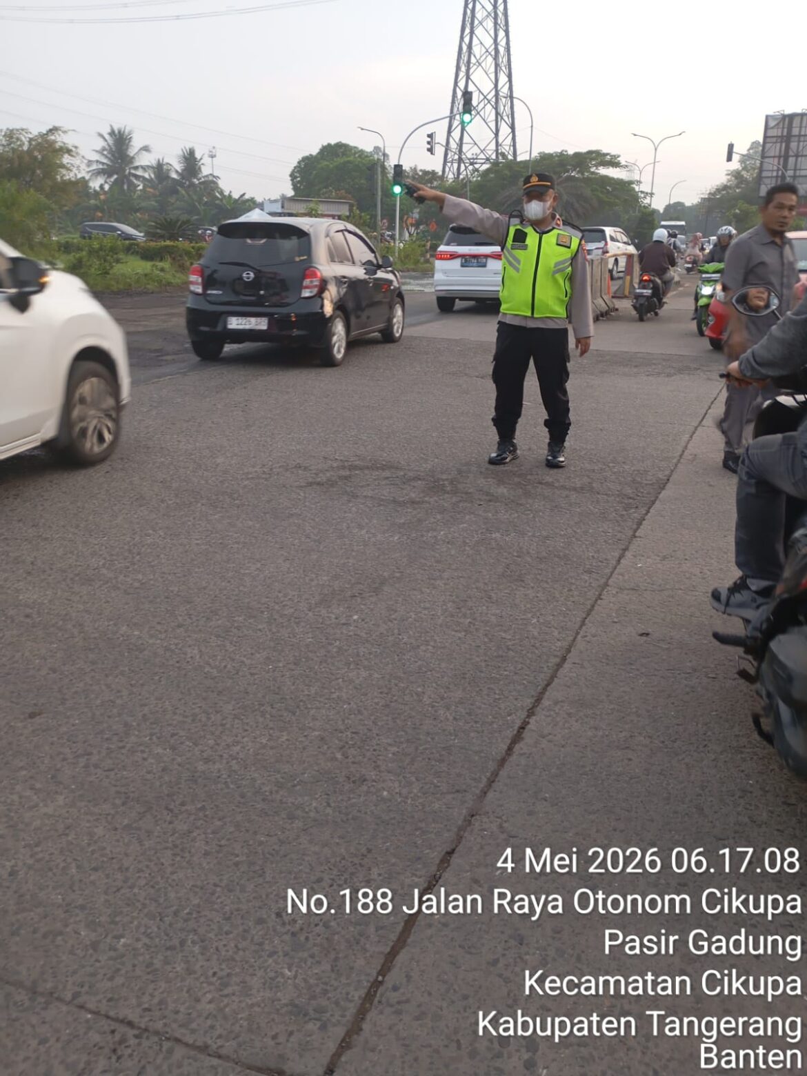 Gelar PECAK Pagi, Polsek Cikupa Atur Arus Lalu Lintas di Simpang Cikupa Mas