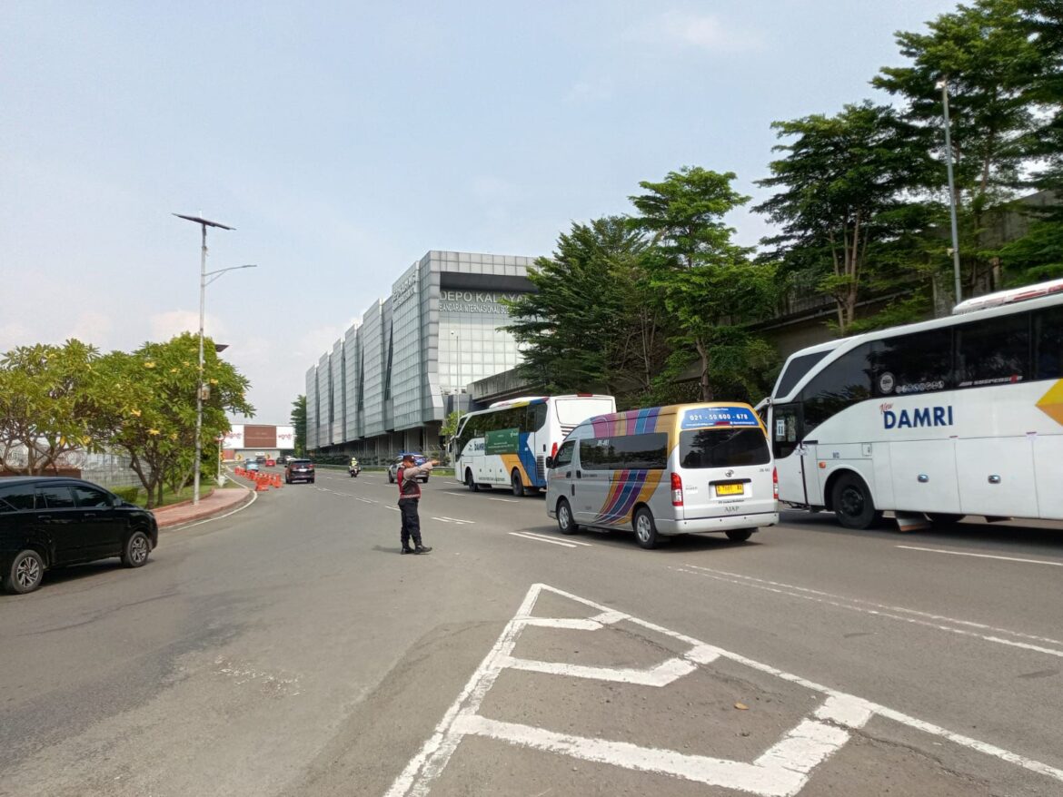 Pastikan Rombongan Jemaah Haji 2026 Lancar, Polisi Atur Lalin di Bandara Soetta