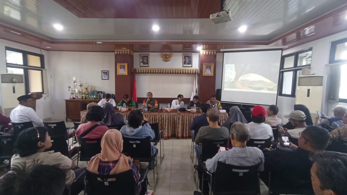 Bhabinkamtibmas Jelambar Bersama 3 Pilar Hadiri Sosialisasi Pengolahan Sampah dari Sumber