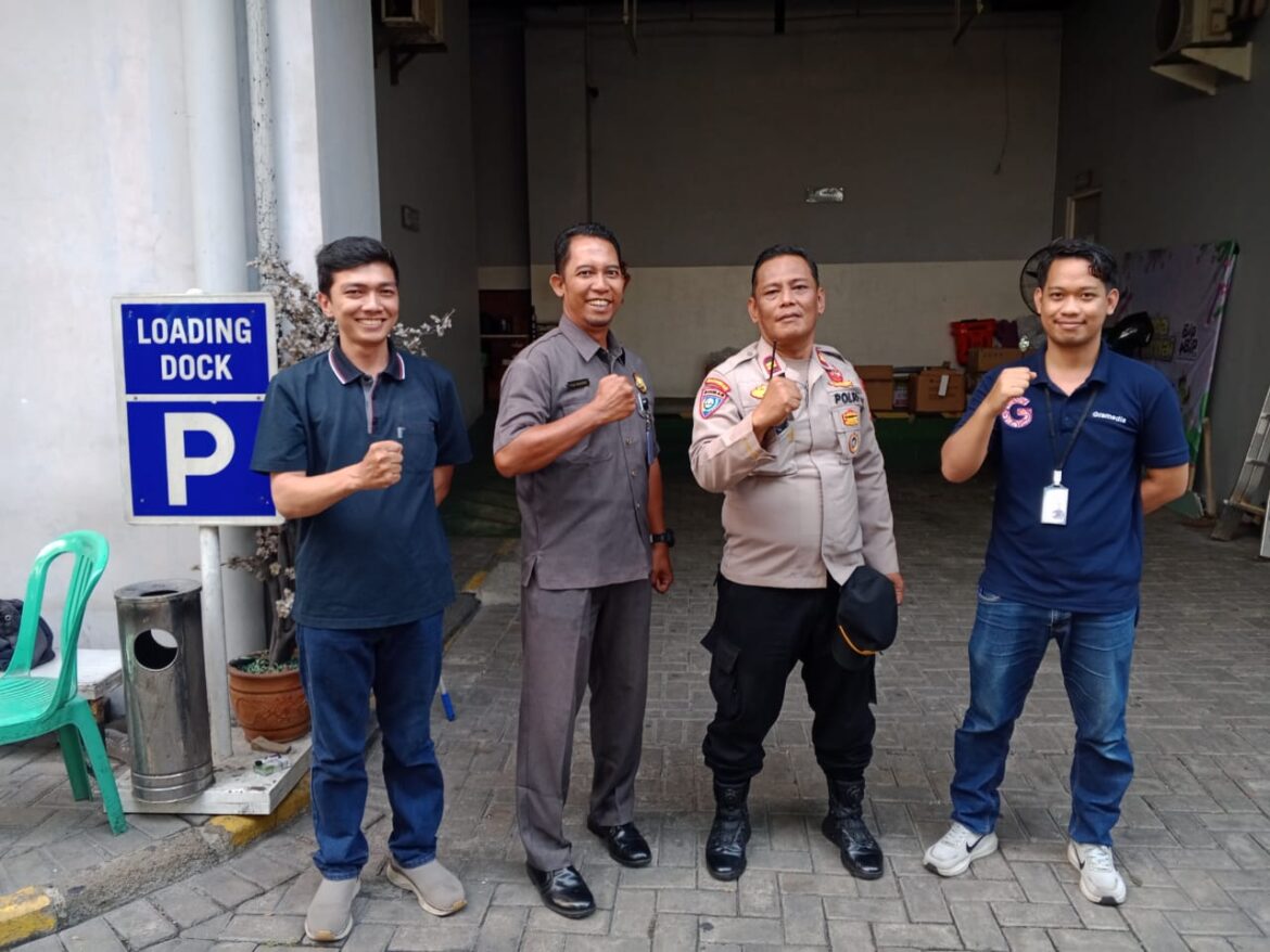 Kanit Binmas Polsek Panongan Sambangi Gramedia, Sosialisasikan Layanan 110 dan Himbauan Kamtibmas