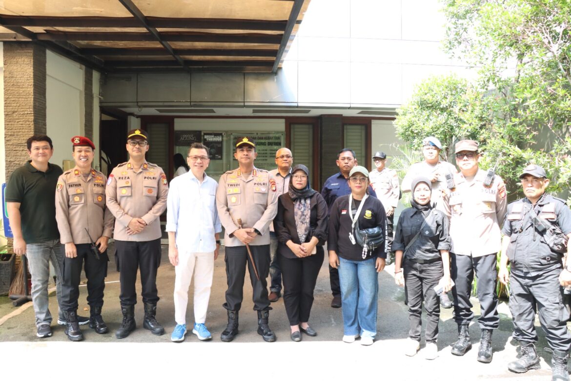 Kapolres Metro Jakarta Barat Cek Langsung Kesiapan Pengamanan Ibadah Kenaikan Yesus Kristus