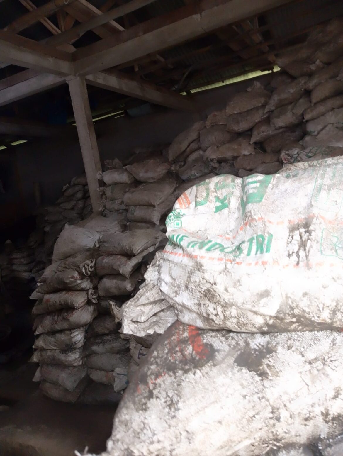 Di Duga Gudang/Pengolahan Tambang Ilegal Di Kampung Budin Desa Cisarua Terkesan Kebal Hukum