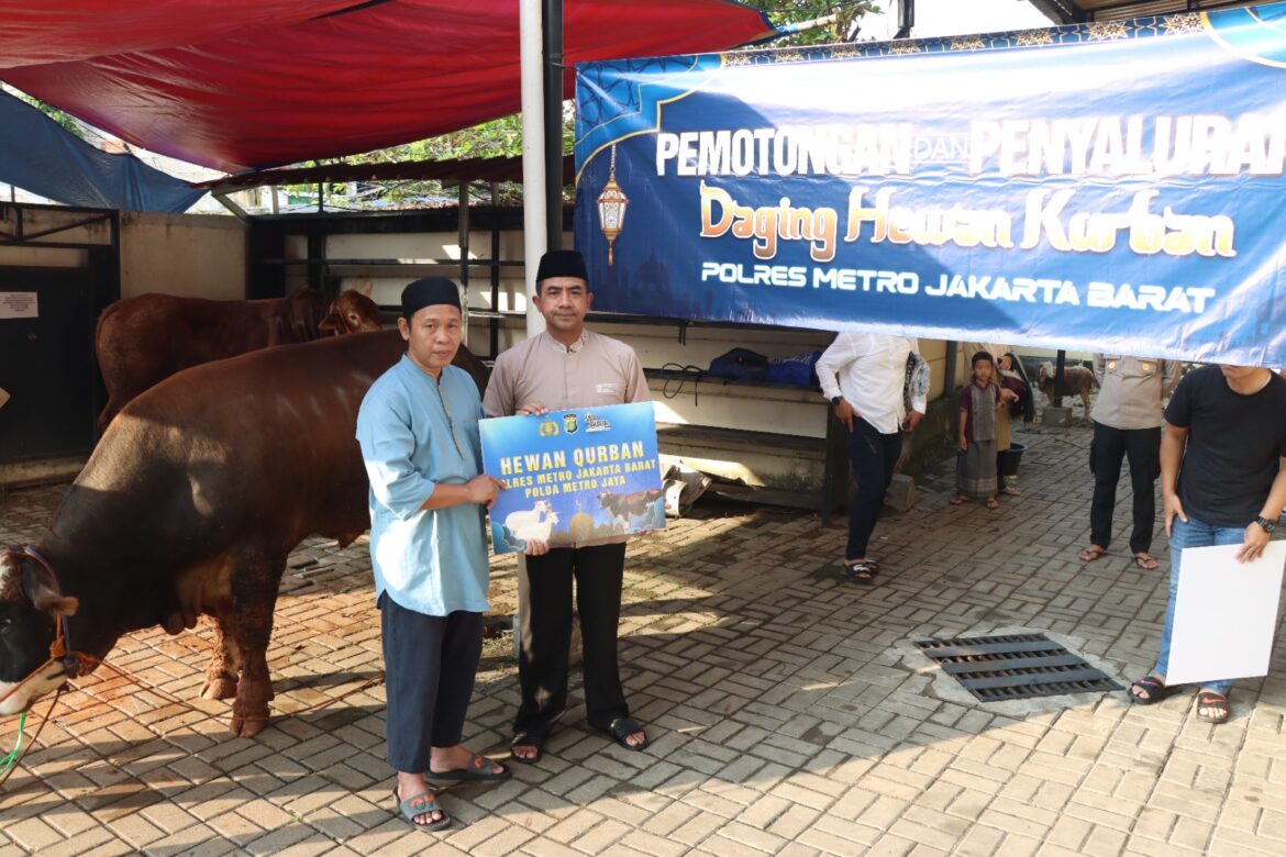 Shalat Idul Adha 1447 H dan Penyerahan Hewan Qurban, Polres Jakbar Pererat Silaturahmi dan Kepedulian