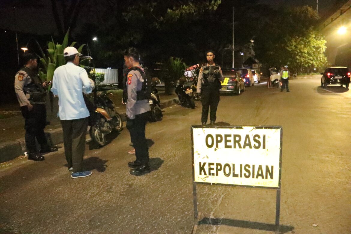 Patroli Dini Hari Polres Jakbar Sisir Titik Rawan, Antisipasi Kejahatan Jalanan