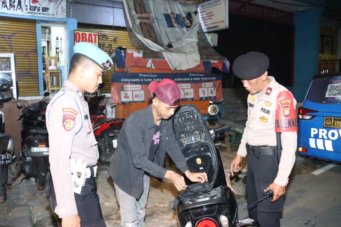 Polres Metro Jakarta Barat Gelar Razia dan Patroli Mobile, Satu Orang Diduga Bawa Sabu Diamankan