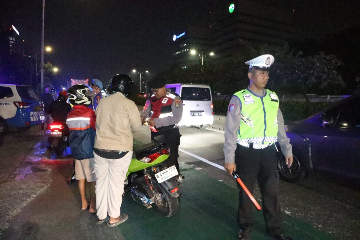 44 Personel Gabungan Sisir Titik Rawan Kejahatan Jalanan di Jakarta Barat