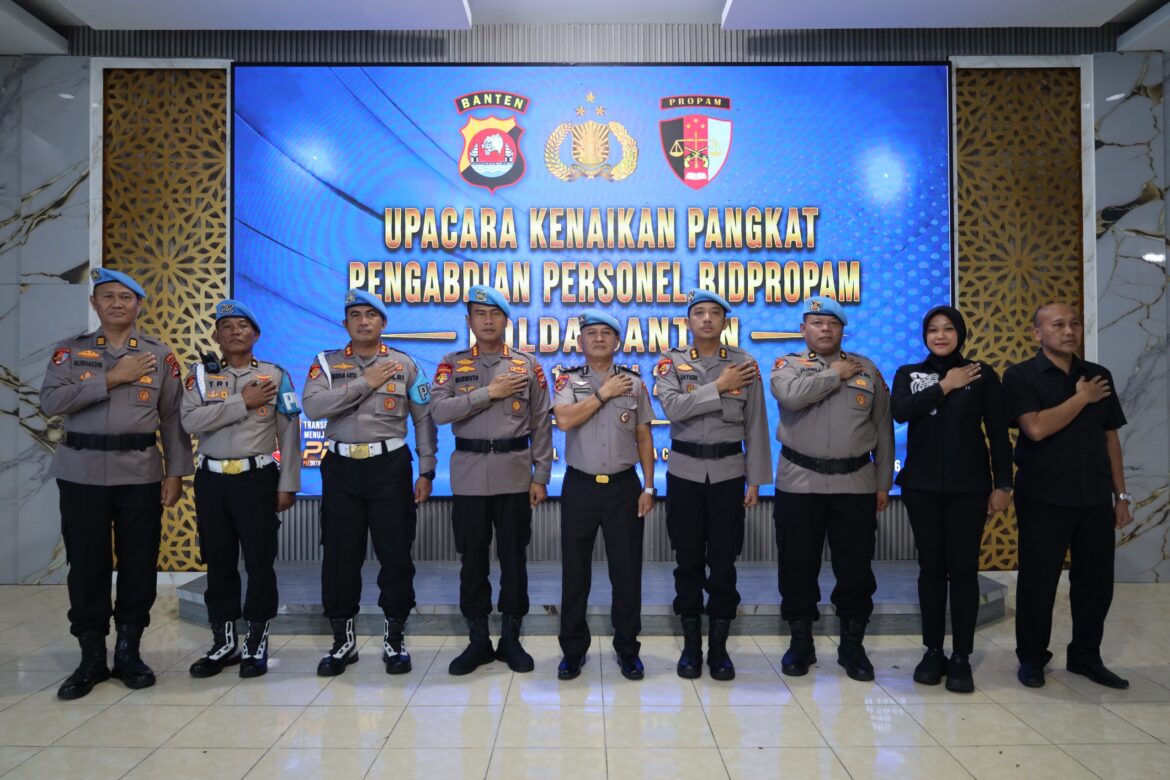 Bidpropam Polda Banten Gelar Upacara Kenaikan Pangkat Pengabdian Personel