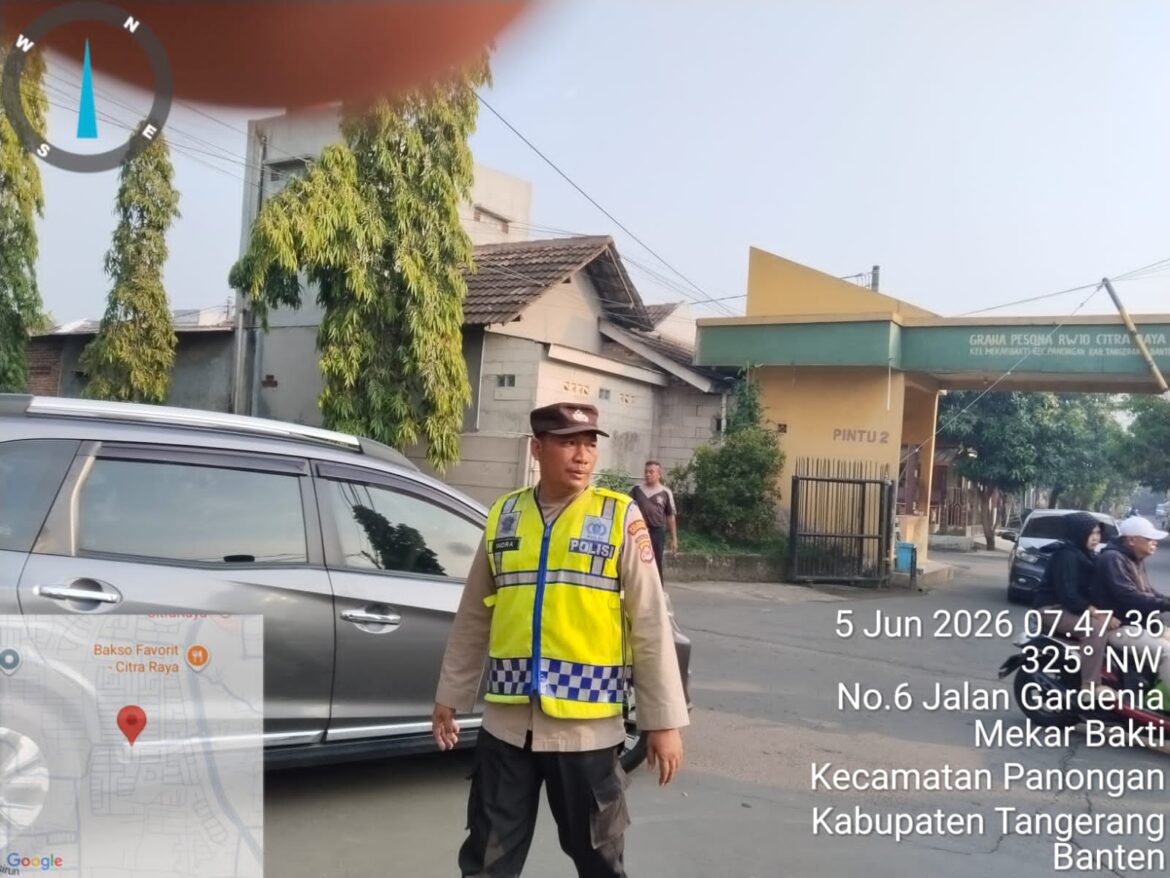 Polsek Panongan Gelar Strong Point Pagi Hari di Perempatan Al Fatih Citra Raya