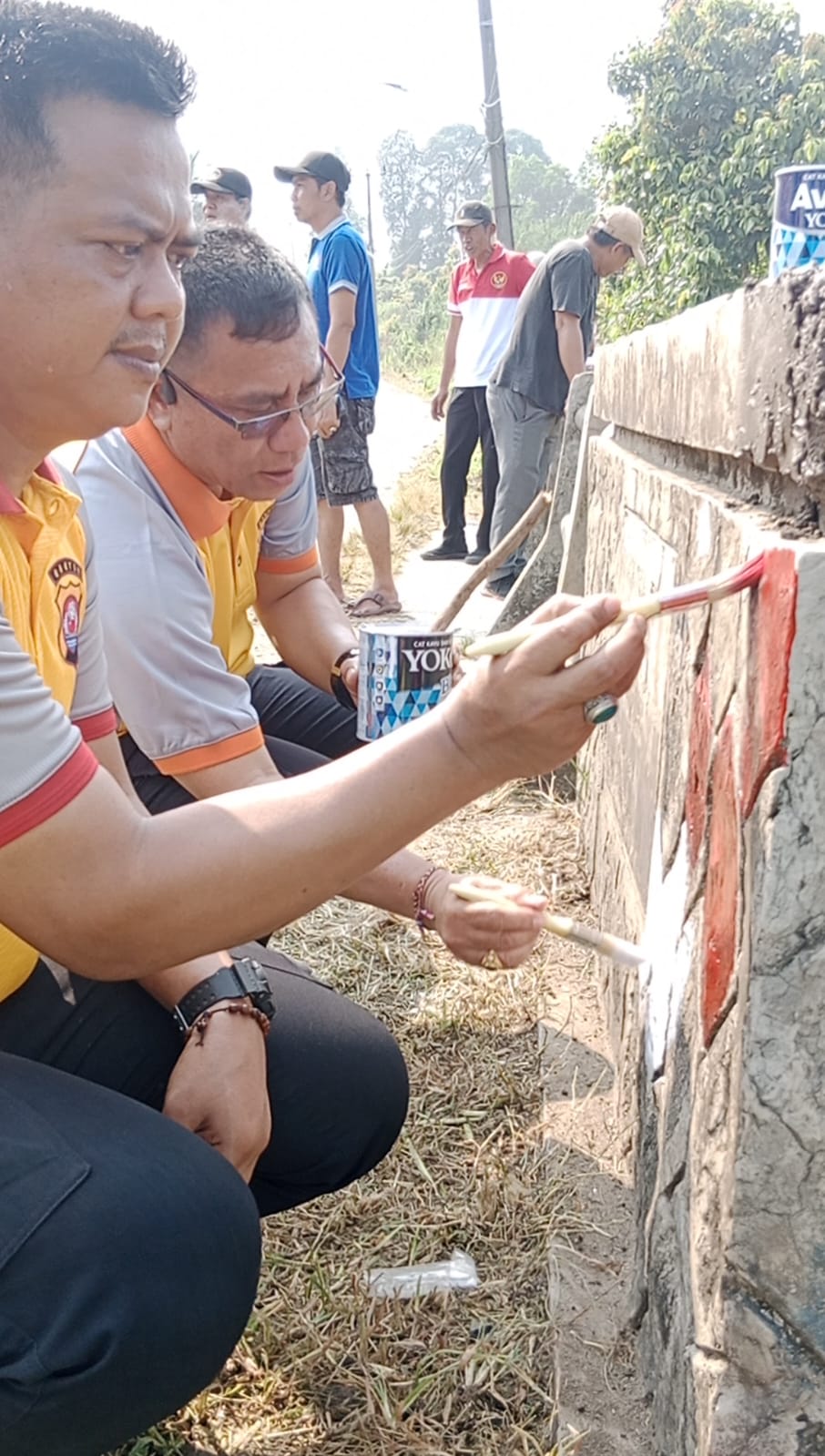 Polsek Tigaraksa Melaksanakan Kegiatan Revitalisasi Jembatan Merah Putih di Jalan Desa Taban–Daru Kecamatan Jambe